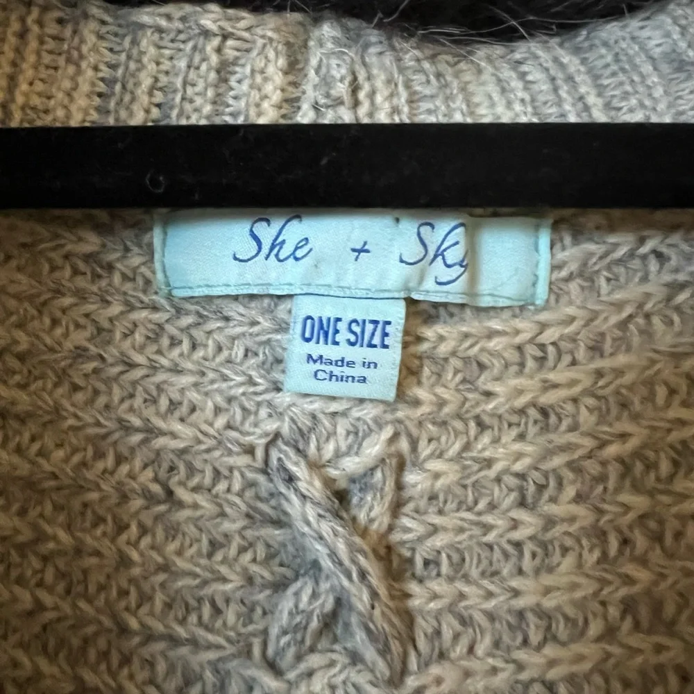 SHE & SKY Oatmeal Cable Knit Dolman Sleeve Open Sweater w/ Faux Fur Trim, OS - Picture 5 of 6